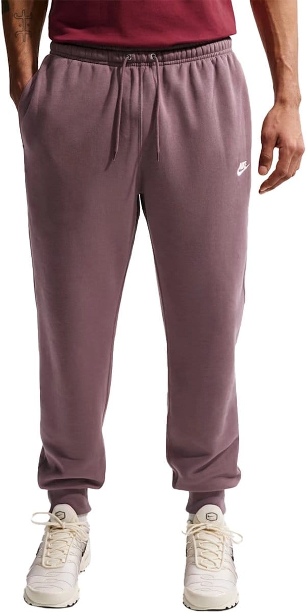 Nike club joggingbroek in de kleur paars.