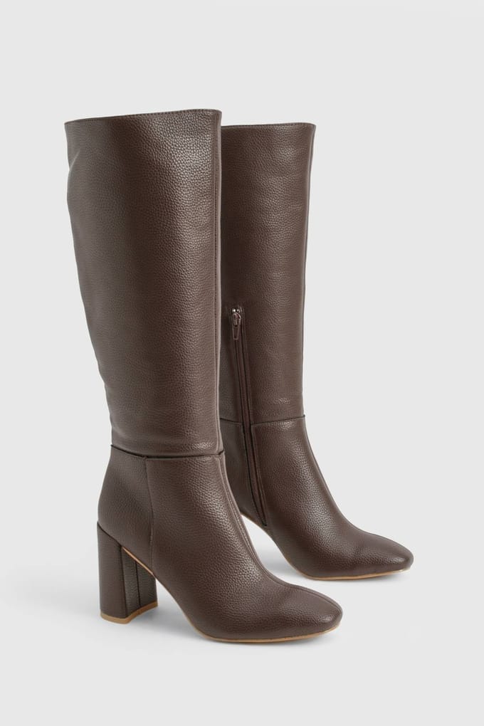 boohoo Dames Getextureerde kniehoge laars met hak | Chocolate | Maat: 8