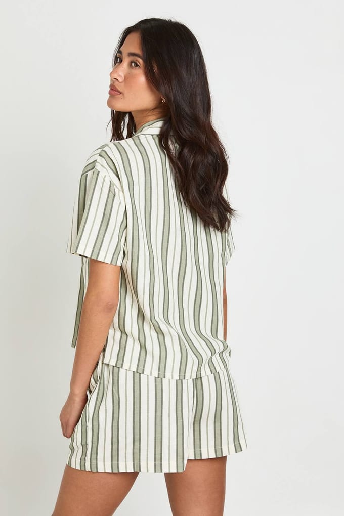 boohoo Dames Petite Premium Linnen Gestreepte Short | Sage | Maat: 16