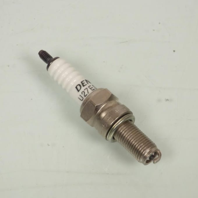 Bougie d'allumage Denso pour Scooter Benelli 350 Zenzero 2012 à 2017 Neuf