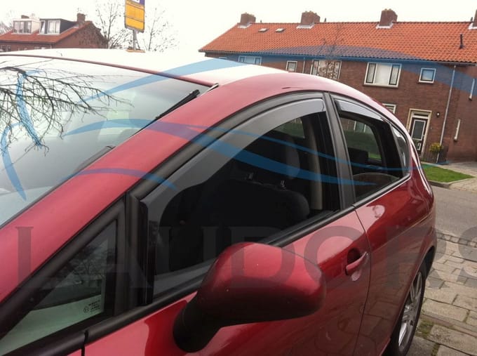 Zijwindschermen donker getint tbv Seat Leon (1P) 5-deurs past op model VANAF 2006 - 2012 set a 4 stuks tbv V + A ramen