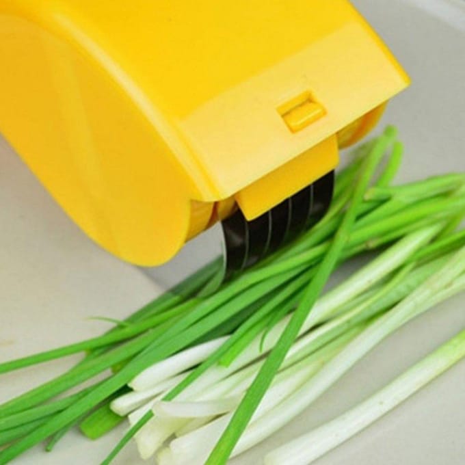 1pc Creative Kitchen Roller Oignon Ail Cutter Légumes Cutter Cuisine Accessoires Gadgets vert