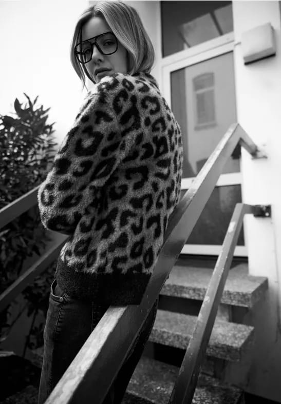 Fluffy leo vest