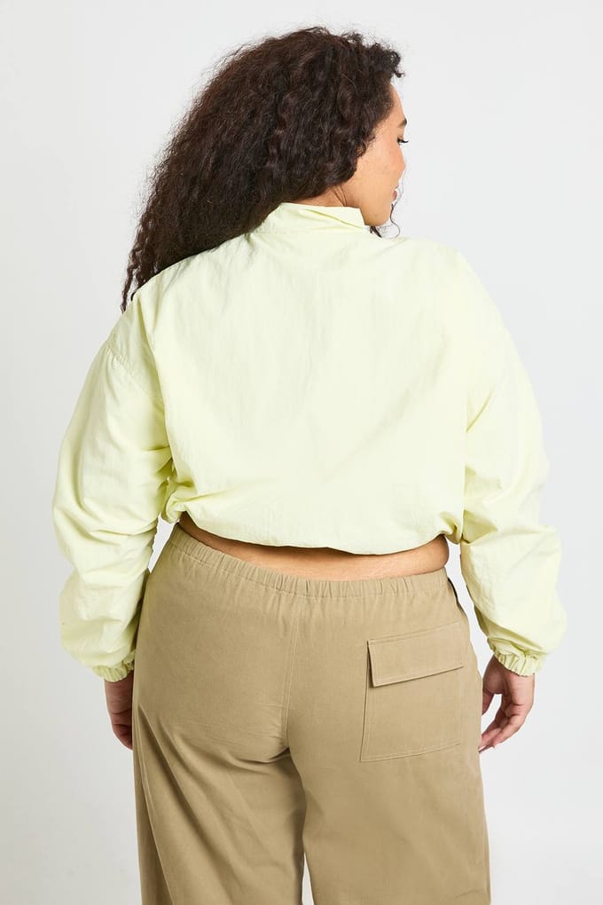 boohoo Dames Plus Utility Jas Met Trechter Hals En Korte Snit | Butter | Maat: 16