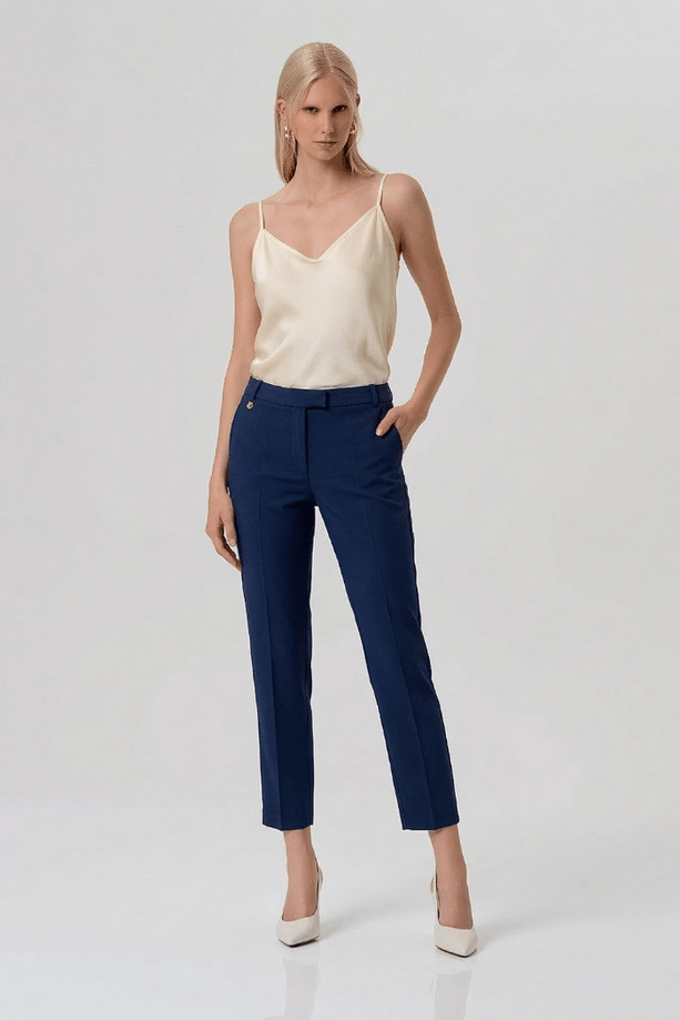 Chino vrouw donkerblauw