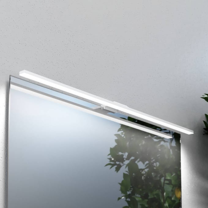 MCJ LED spiegellamp Triga, IP44, wit, 80cm, 4.000K