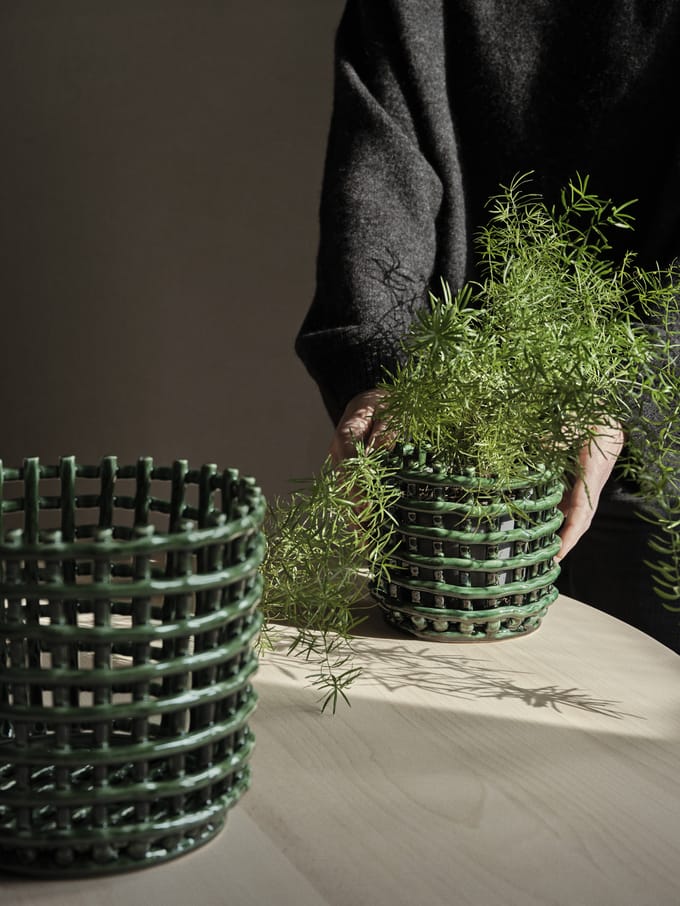 Ferm Living Ceramic Mand - emerald green - klein