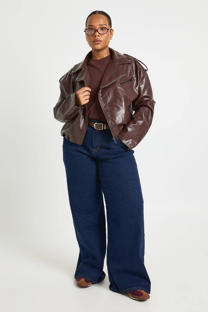 boohoo Dames Plus Kunstleren Biker Jacket met Bubble Zoom | Burgundy | Maat: 16