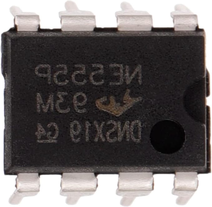 Timer IC - Pulsgenerator - Golfvorm Genereren - Breed Werkingsbereik - 50 Stuks - Zwart