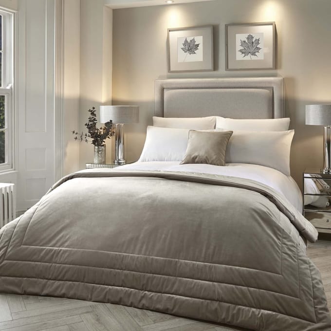 - Melanie - Fluwelen Sprei - 150cm x 220cm in Linnen