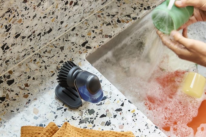 Joseph Joseph SinkTech Afwasmiddel dispenser Handpalm Afwasborstel met opruimstandaard
