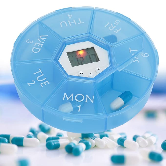 7 Vakken Mini Draagbare Medicijn Tablet Pillen Snoep Opbergdoos Organizer Etui met HerinneringBlauw white