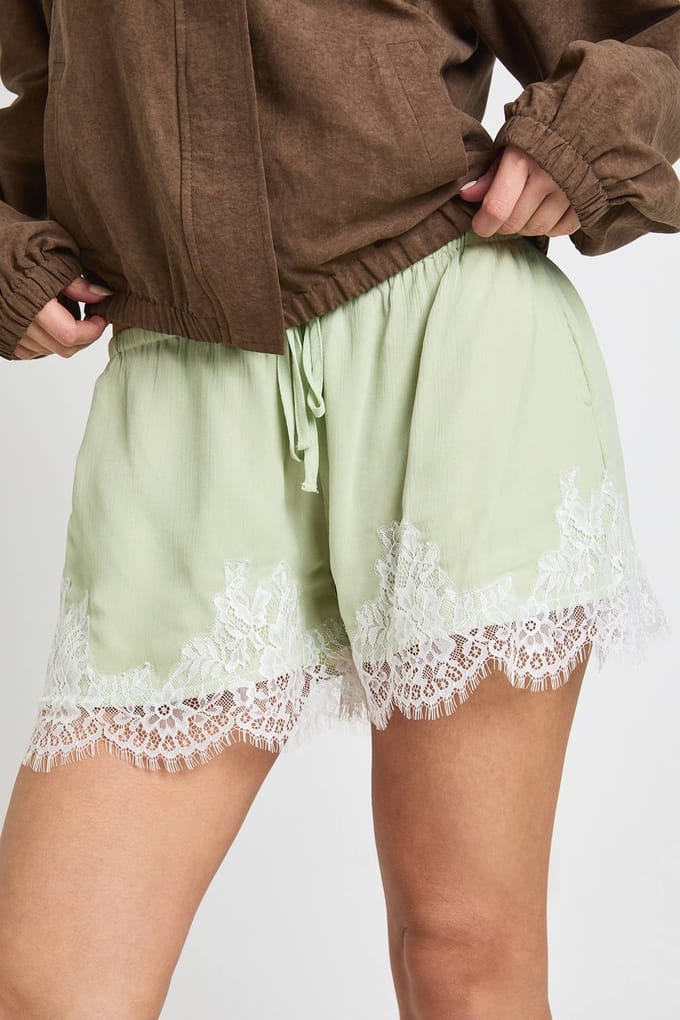 boohoo Dames Chiffon Shorts Met Kanten Bies | Pistache | Maat: 44