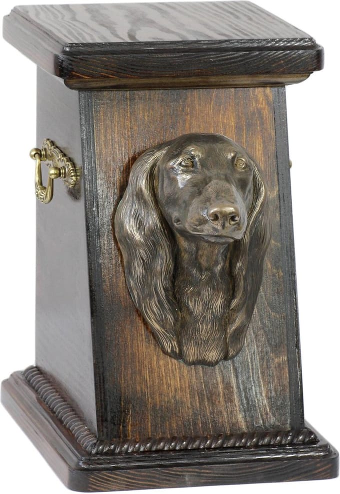 Elegante urn voor langharige teckel met hondenbuste ter nagedachtenis