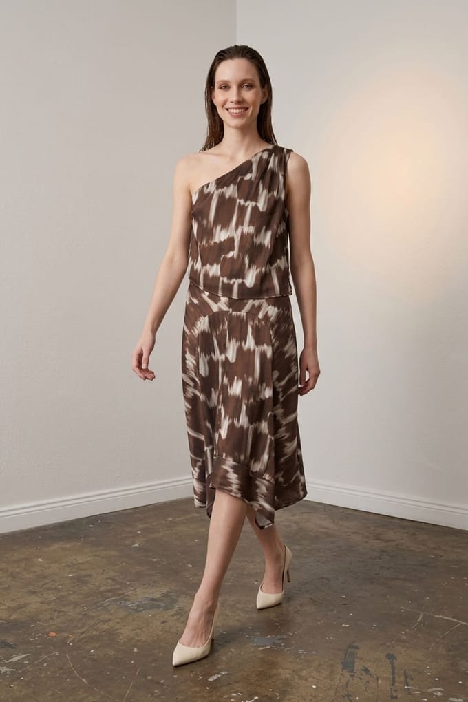 Asymmetrische Satijnen Blouse en Midi Rok Set