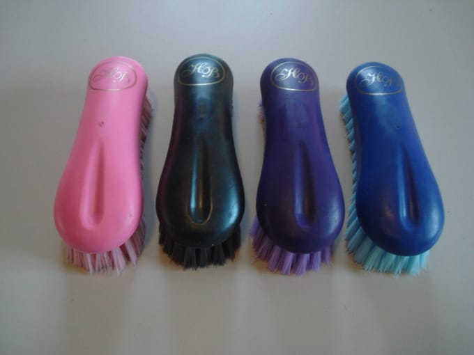 HB soft touch harde borstel anatomisch - blauw