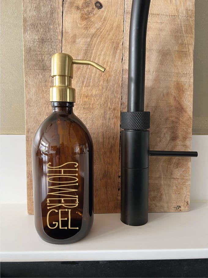 BBBLS® Design Dispenser "Showergel" | Bruin Glas | 500ml | RVS / Metaal Pomp Goud | Zeeppomp | Zeepdispenser | Zeephouder