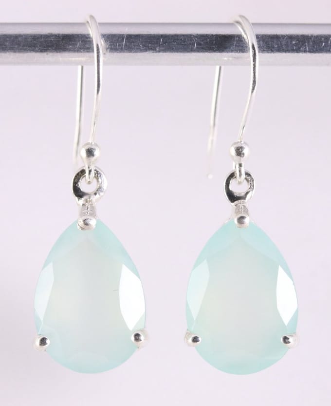 Zilveren oorbellen met aqua chalcedoon