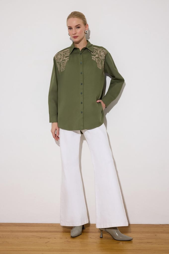 Touché Privé - Oversized blouse met borduursel aan de voorzijde - Khaki - Dames