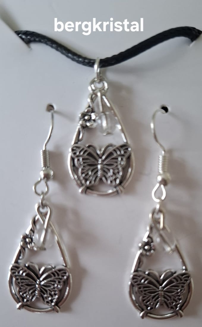 Set "Bergkristal" Waterdruppel / Vlinder Ketting / Oorbellen