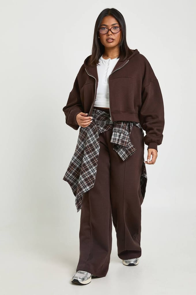 boohoo Dames Plus Core Basic Pintuck Detail Diepe Tailleband Jogger met wijde pijpen | Chocoladebruin | Maat: 44