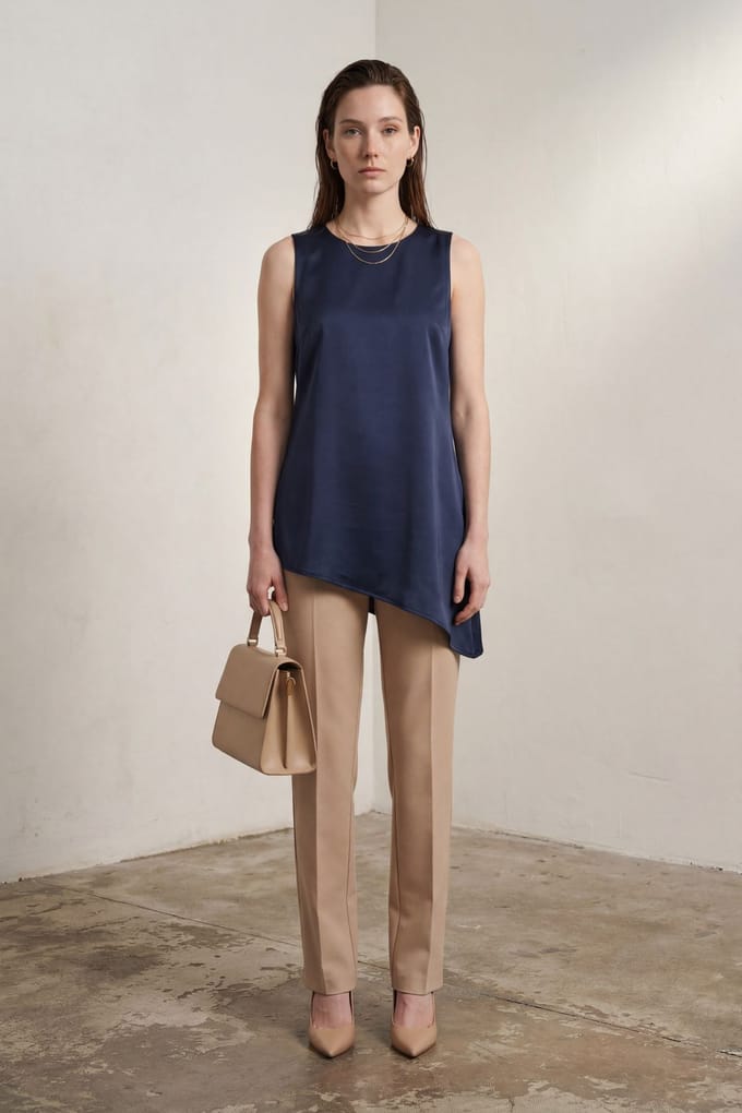 Satijnen Mouwloze Blouse met Ronde Hals en Split