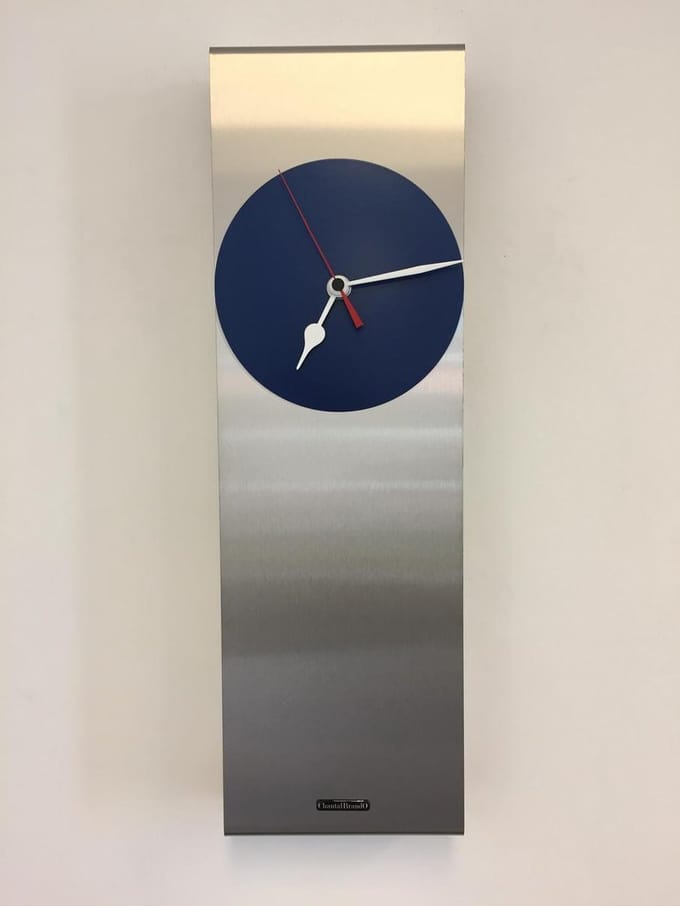 Wandklok Manhattan Blue & RED Pointer Modern Dutch Design