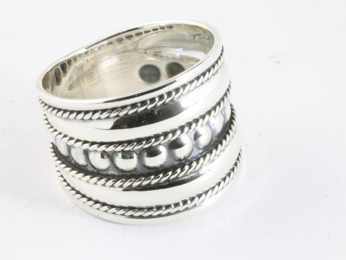 Brede zilveren ring met kabelpatronen en cirkels - maat 16.5