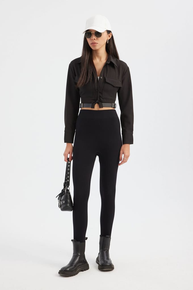 Hoge Hals Pocket Cropped Shirt met een Ceintuurlabel