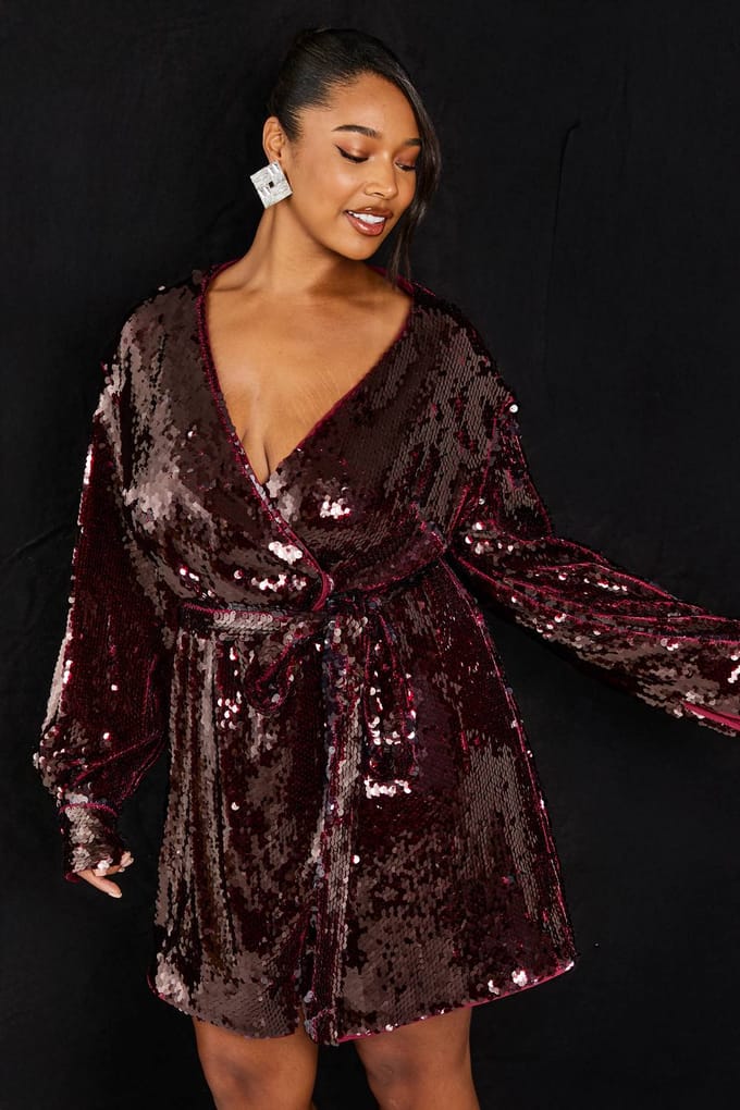 boohoo Dames Plus Premium Pailletten Wikkeljurk | Malbec | Maat: 24