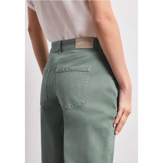 Barrel Leg jeans in Colored Denim Look
