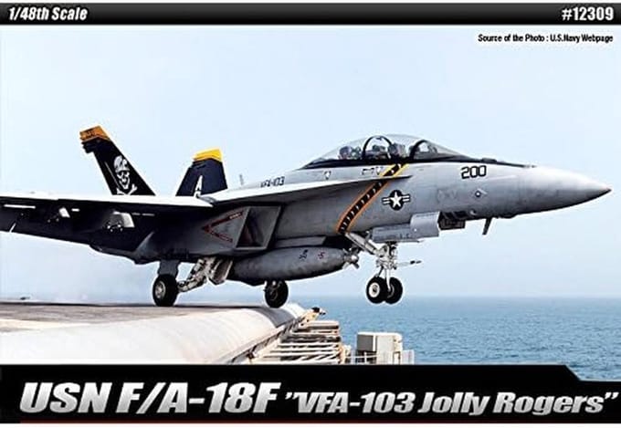 Schaalmodel Vliegtuig F/A-18F VFA-103 Jolly Rogers 1/48