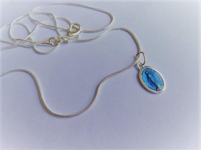 Ketting met hanger Maria blauw.