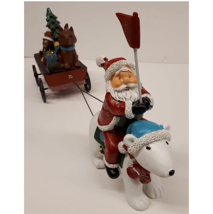 Kerstman op ijsbeer met volle kar en kerstboom