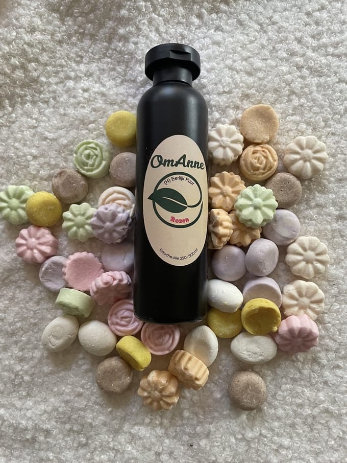 Verzorgingspakket 2 (Douche schuim en 10 mini shampoo bars) van OmAnne