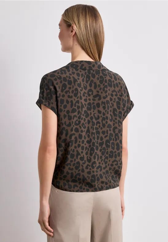 Blouse met overhangende schouders en bowlingkraag
