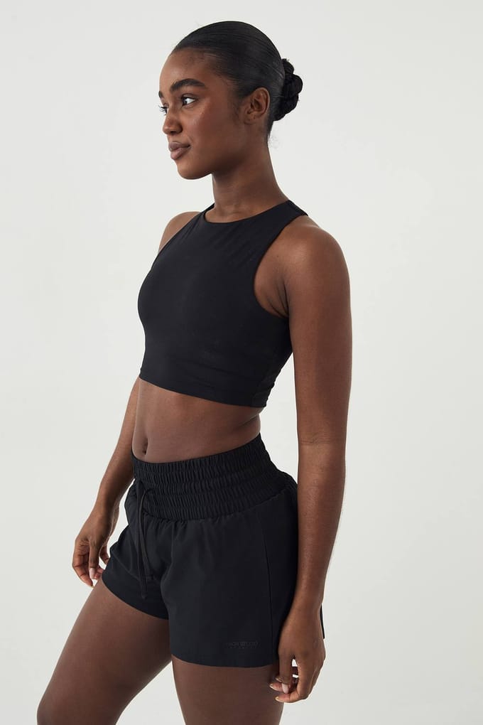 Dames DSGN Studio Ultra Sculpt Racerback Gewatteerde Crop Vest Top | Zwart | Maat: Medium