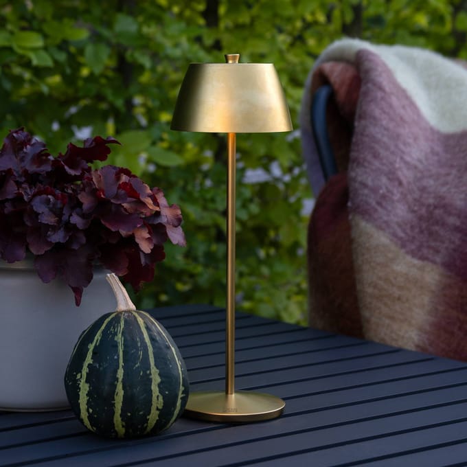 Konstsmide LED tafellamp op accu Eze, matgoud, 32 cm, IP54, USB