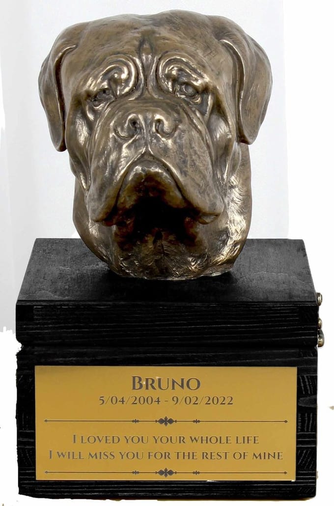 Urn met gravure en sculptuur van een Dogue de Bordeaux, handgemaakt.