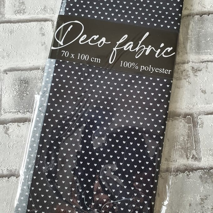 Deco Stof, 100% Polyester, quilten, patchwork, embroidery, 70 x 100 cm, Patroon zwart met hartjes