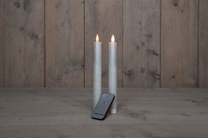 Anna's Collection LED dinerkaarsen - parel grijs - 2x st - 23 cm