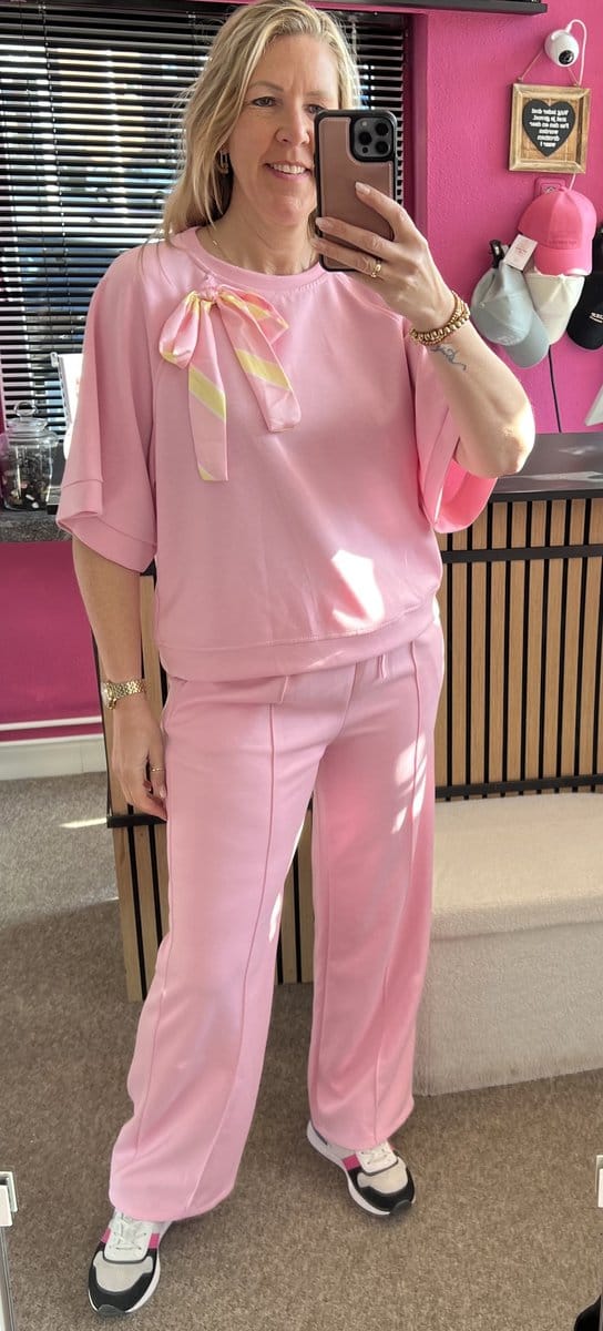 Comfy pak - Set - Tweedelig - pak - tm maat 44 - met strik - Roze