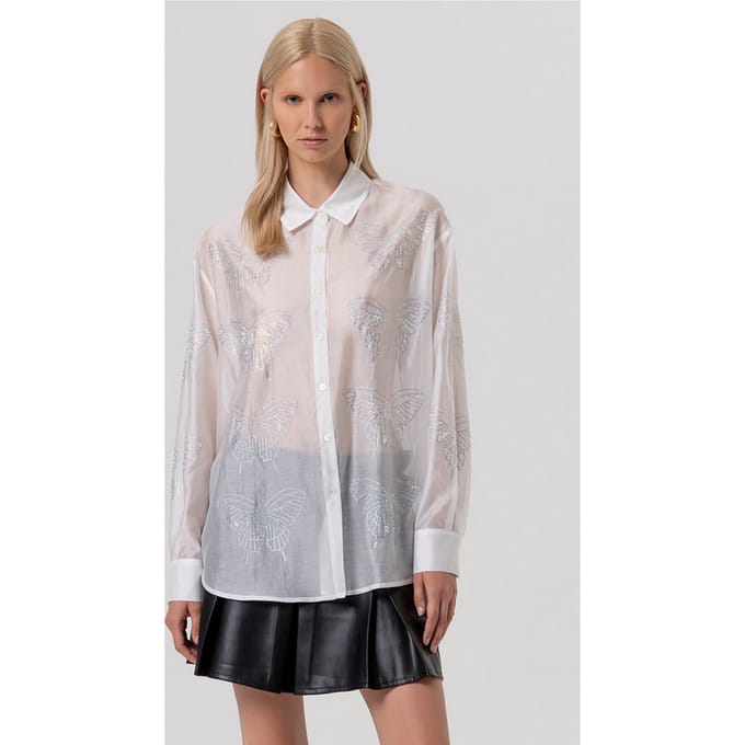 normale vrouw witte shirt