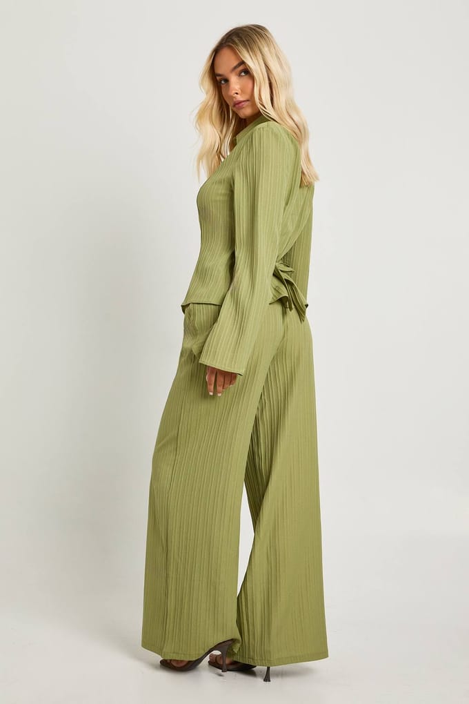boohoo Dames Getextureerd shirt met strik en broek set | Olijf | Maat: 44