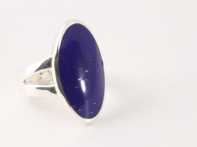 Ovale zilveren ring met lapis lazuli - maat 19