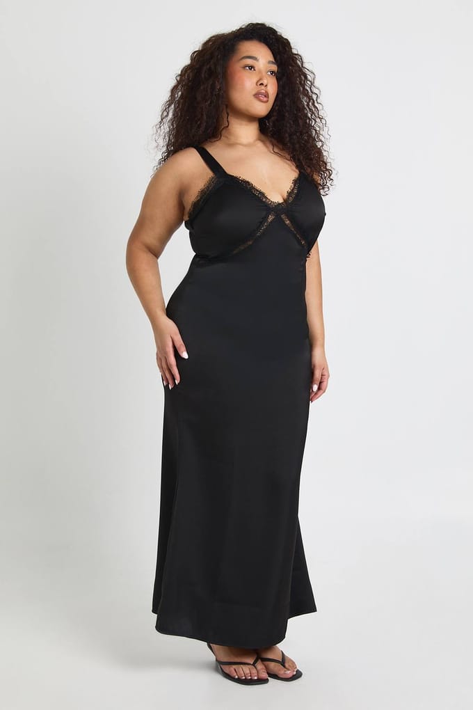 boohoo Dames Plus Satijnen Maxi Slip Jurk Met Kanten Afwerking | Zwart | Maat: 44
