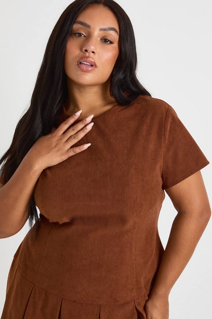 boohoo Dames Plus Cord geplooide zoom shiftjurk | Tan | Maat: 44