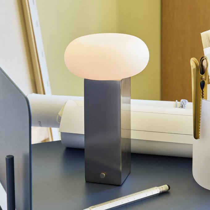 Hübsch LED tafellamp op accu LOW, nikkelkleurig, hoogte 20 cm, metaal