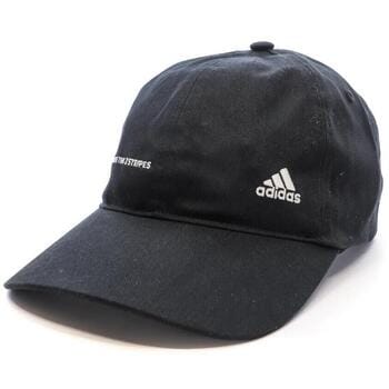 Pet adidas Wording