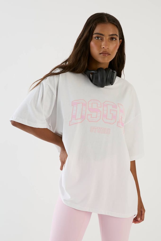Dames Dsgn Studio Oversized T-shirt Met Collegiate Streep Print | Wit | Maat: Medium